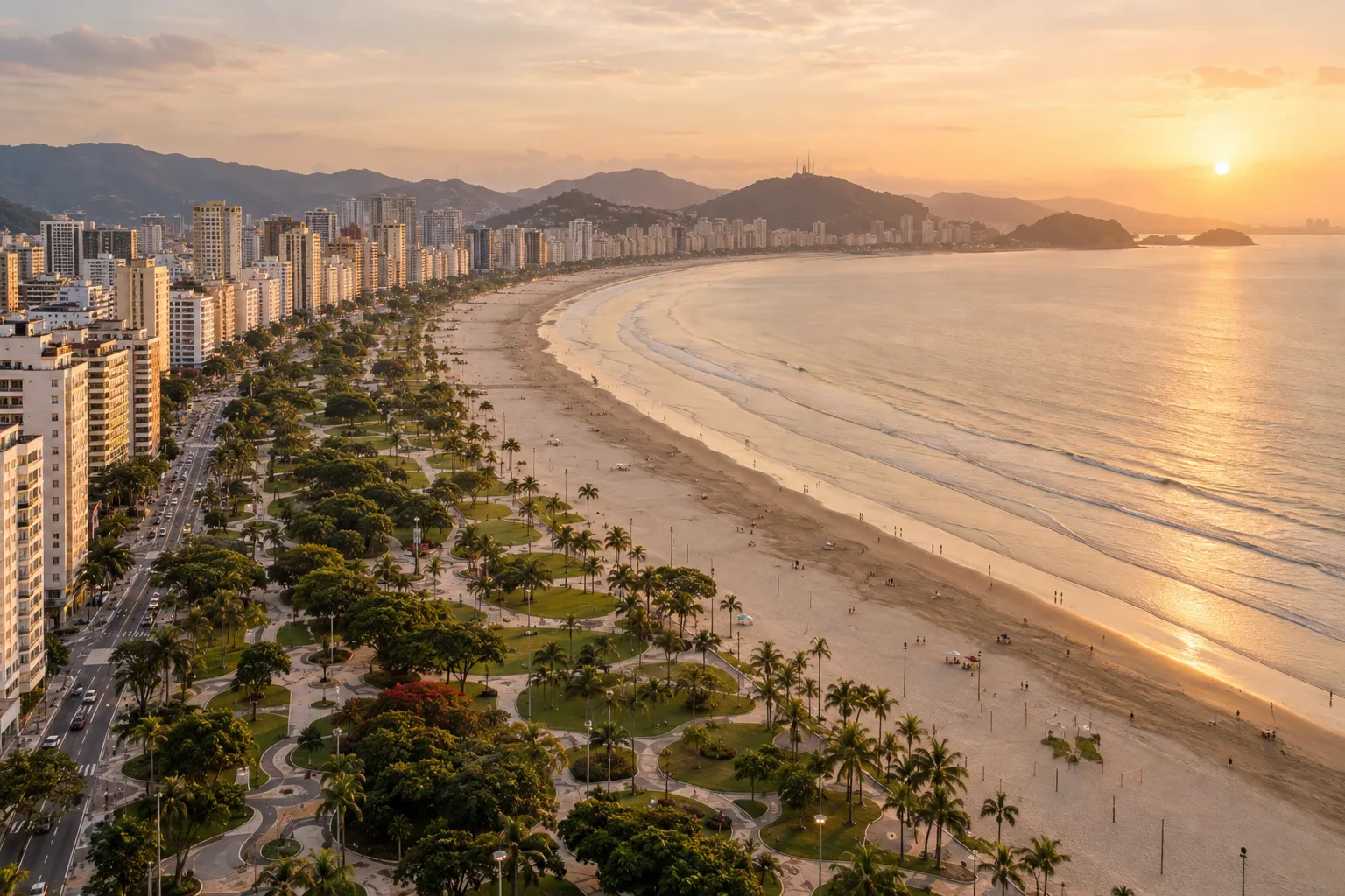 Vista aérea da orla e dos jardins da praia de Santos ao pôr do sol